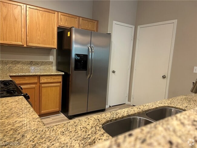 Building Photo - 904 Domnus Ln Unit 201 Rental