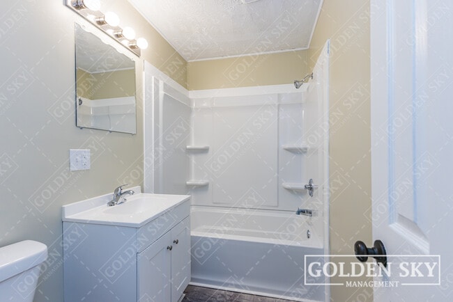 Photo - 2125 E Harvard Ave