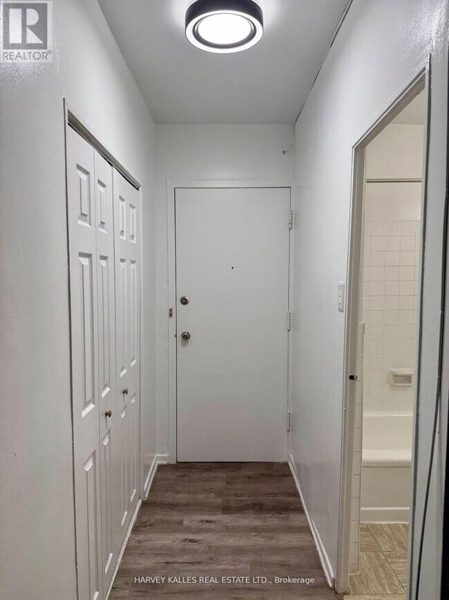 Photo - 1582 Bathurst St Unité 203