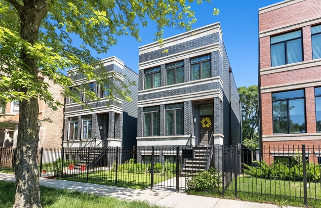 Building Photo - 544 E 46th Pl Rental