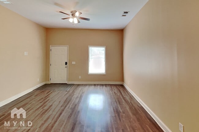 Photo - 302 Bedford Bay Ln
