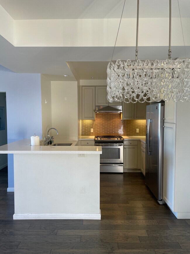 Photo - 1625 Granville Ave Unit 205