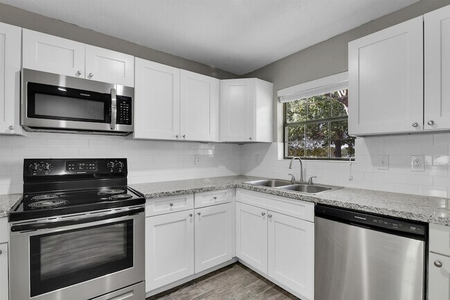 Photo - 3555 Balboa Cir