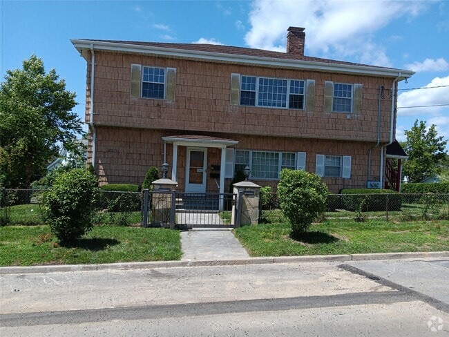 Building Photo - 2 Hillcrest Ave Unit 1 Rental