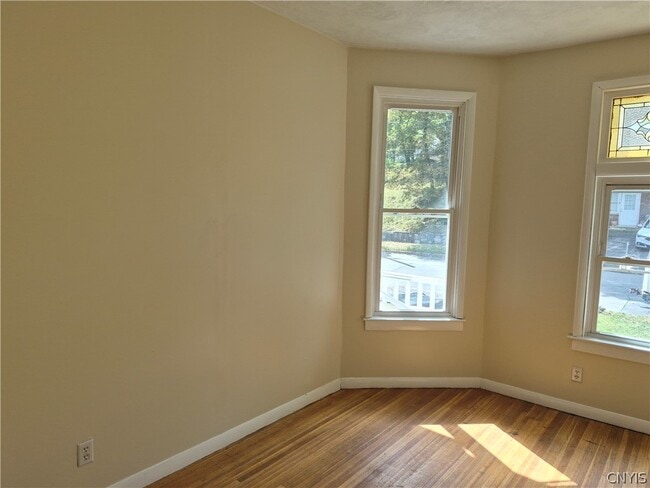 Photo - 406 Laforte Ave