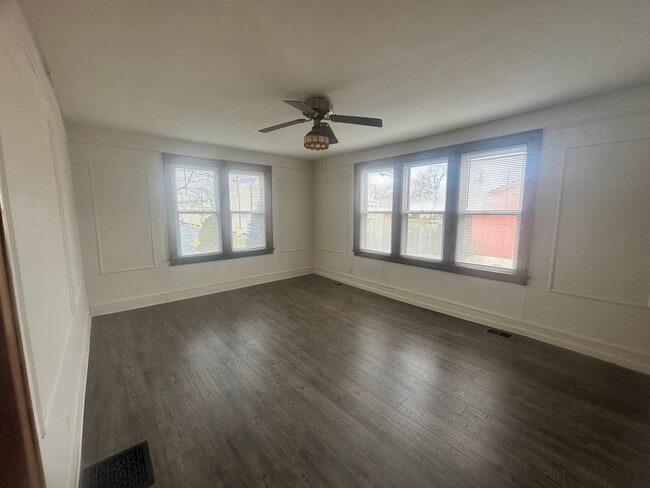 Building Photo - 1 Lincoln Blvd Unit 1