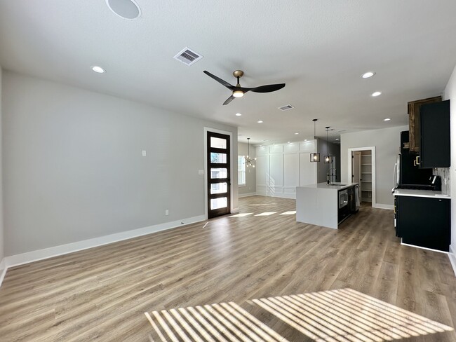 Photo - 2444 Carmel St