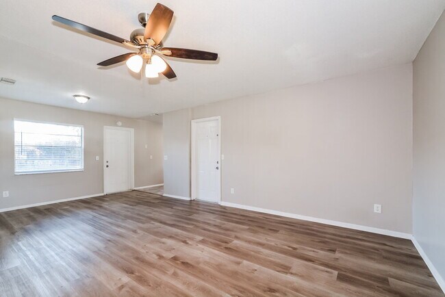 Photo - 670 Hibiscus Rd