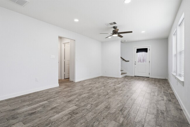 Photo - 10103 Goldcrest St