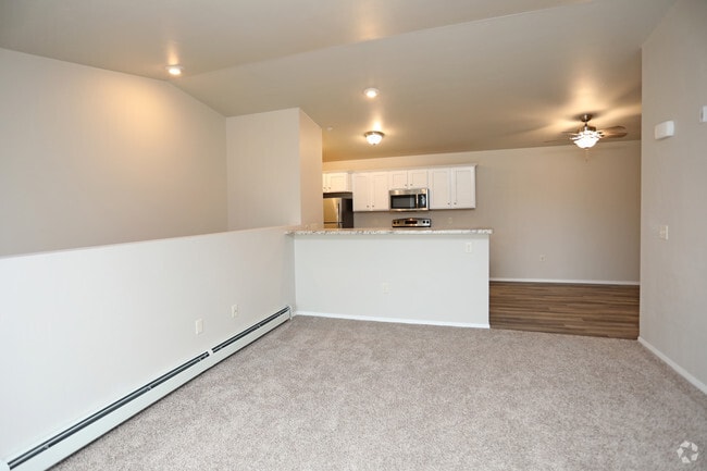 2BR, 2BA - 1,095 SF - East Gate Apartments