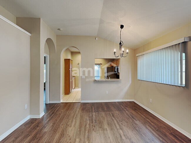 Photo - 6911 Exeter Park Pl