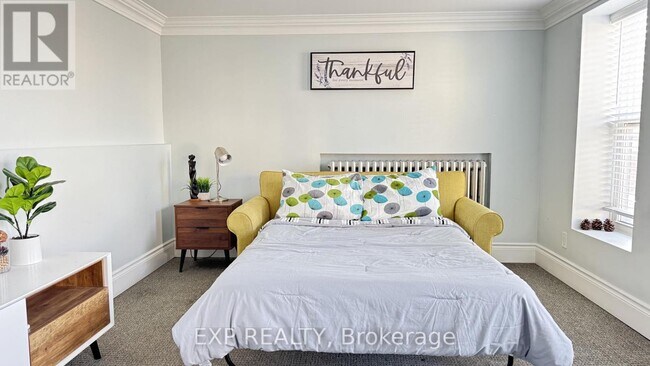 Photo - 5858 Ferry St