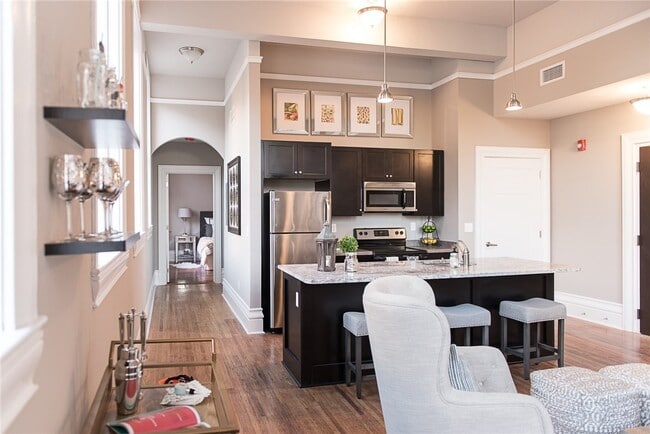 Photo - 300 Alexander St