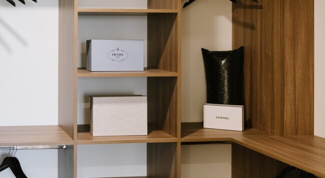 Photo - Pet-Friendly One-Bedroom Apartment with Ne... Unidad A-1270