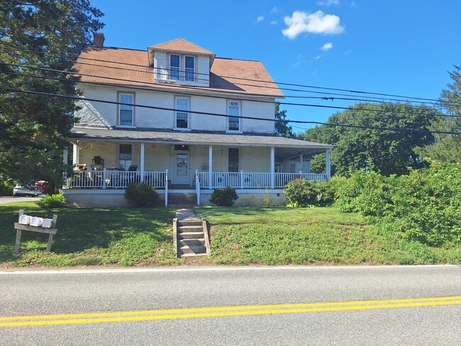 Building Photo - 1607 E Strasburg Rd Unit 1st Floor Apt