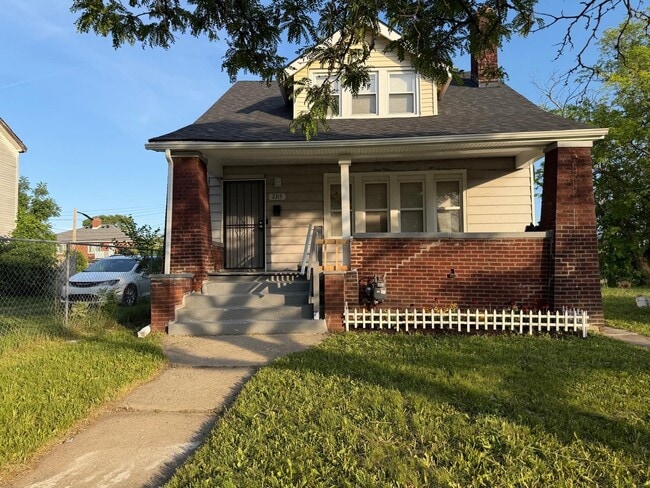 Photo - 2315 Tuxedo St