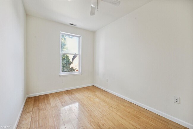 Photo - 4 br, 2 bath Triplex - 1708 N 18TH ST Unit B Unidad B