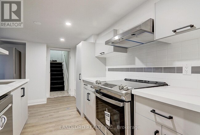 Photo - 130 Lambton Ave