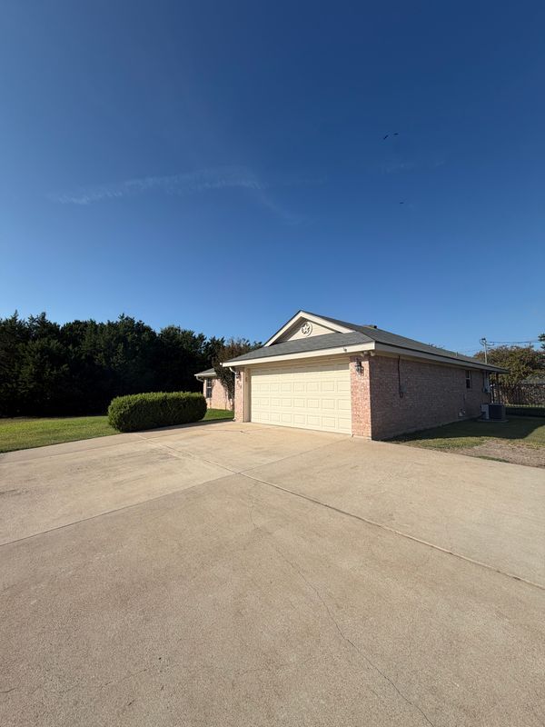 Photo - 715 Lakeview Dr