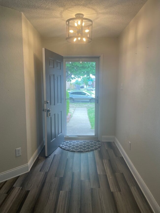 Photo - Charming 3BD/2BA with fireplace