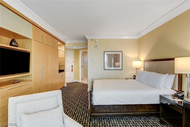 Photo - 2000 N Fashion Show Dr Unidad 3527 Rental