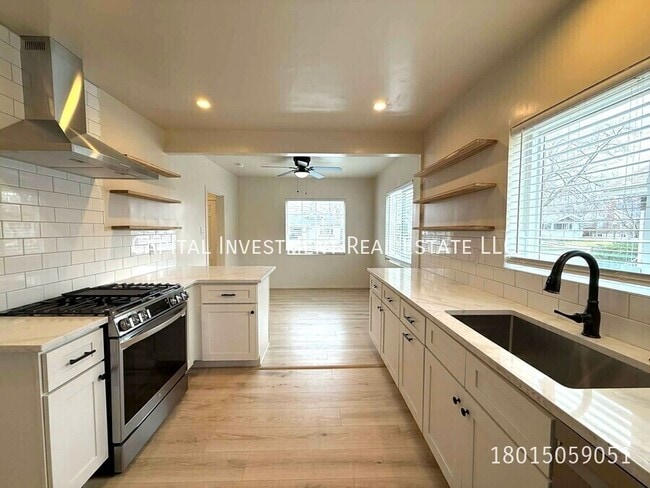 Photo - 1452 Hollywood Ave