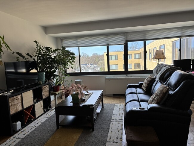 Photo - 5410 Connecticut Ave NW Unit Bright 2bdrm in Chevy Chase DC