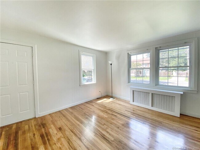 Photo - 251 Melville Dr