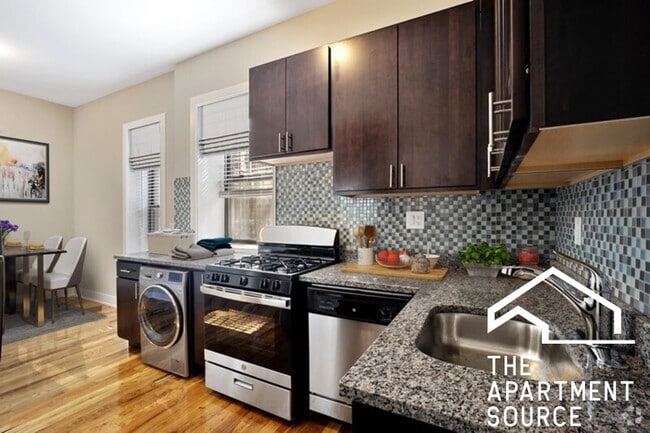 Building Photo - 651 W Oakdale Ave Rental