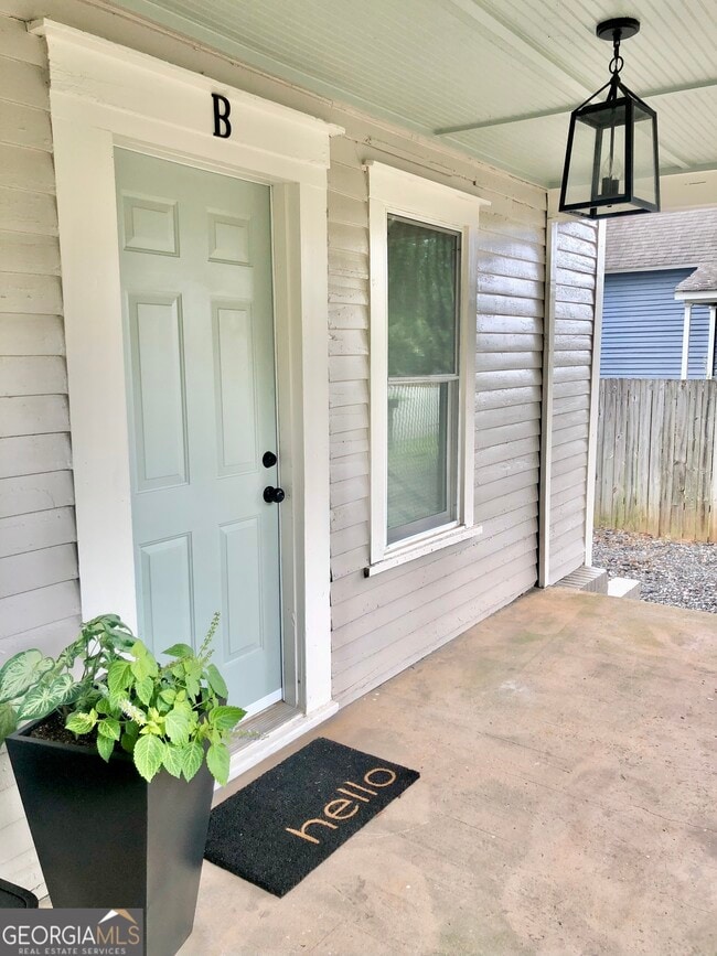 Photo - 702 Radford St