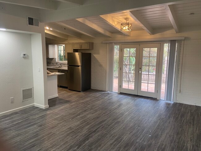 Photo - 421- 425 N Olsen