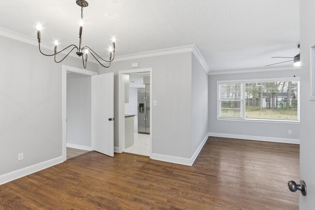 Photo - 4573 Charleswood Ave