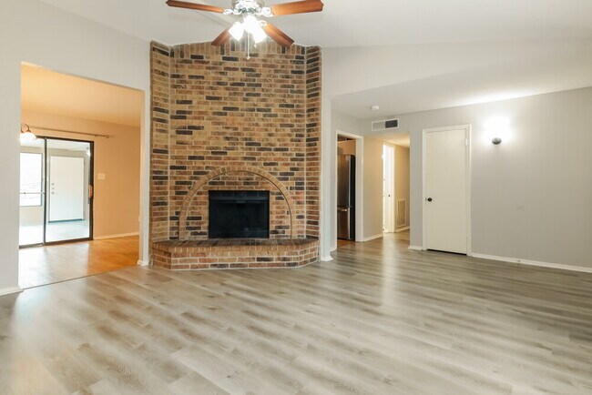 Photo - 428 Matterhorn St