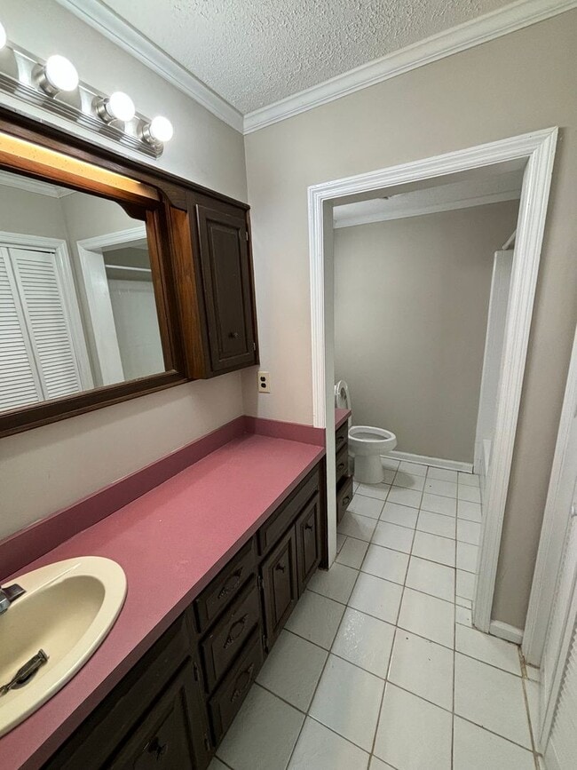 Photo - 985 Pineland Ave