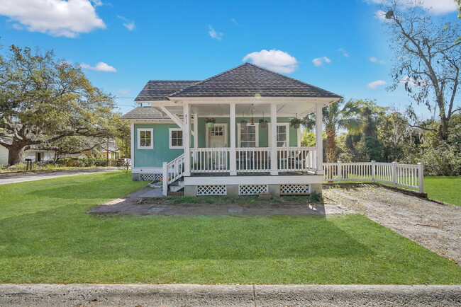 "Charming 3-Bed, 2-Bath Home in Beaufort's... - "Charming 3-Bed, 2-Bath Home in Beaufort's...