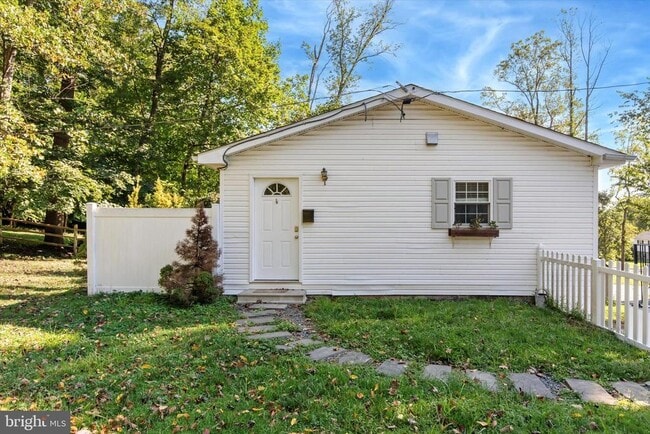 Building Photo - 35 Benburb Rd Rental