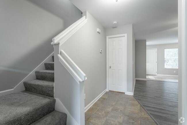 Building Photo - 2 Bedroom, 2 Bath townhome in East Brainerd!