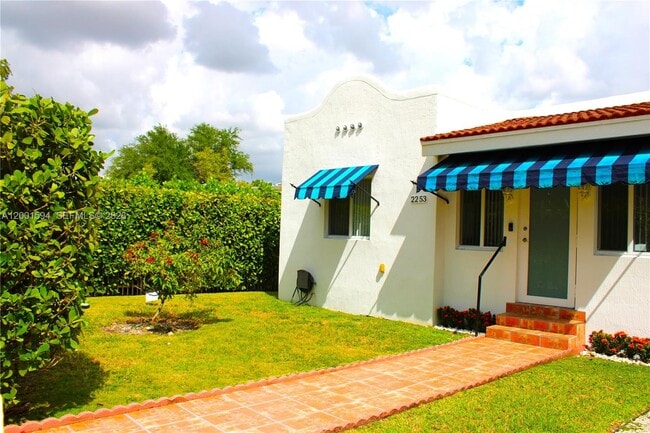 Photo - 2253 SW 10th St