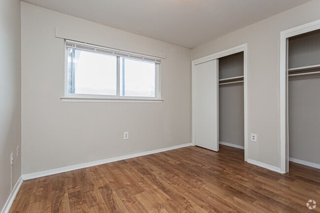 1BR, 1BA - 700SF