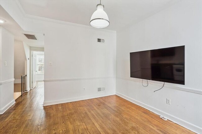 Photo - 2431 I St NW