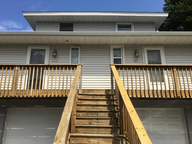 Large 2 Bdrm/2 Bath Condo 1 mile from Lake... - Large 2 Bdrm/2 Bath Condo 1 mile from Lake...