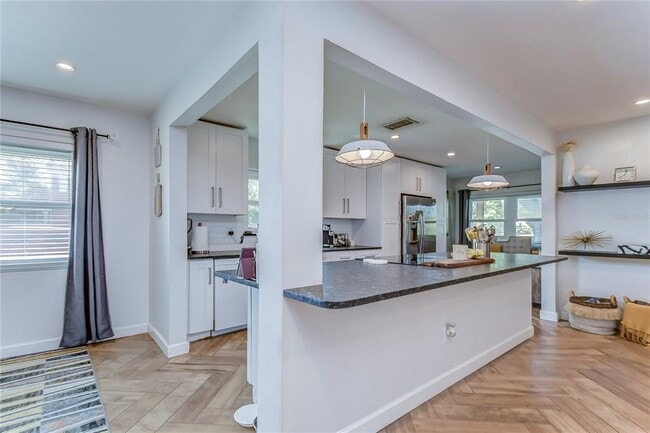 Photo - 113 W Davis Blvd