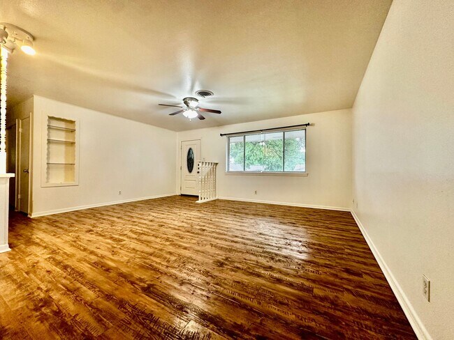 Photo - 3/2 With Office