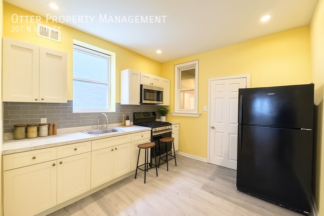 Photo - 207 N 60th St