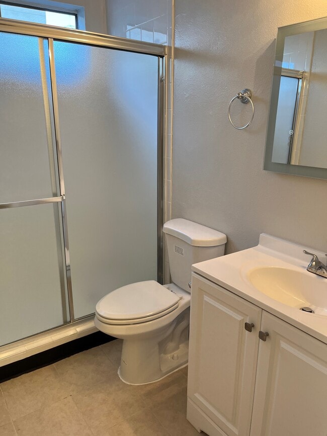 Photo - 16015 Vanowen St