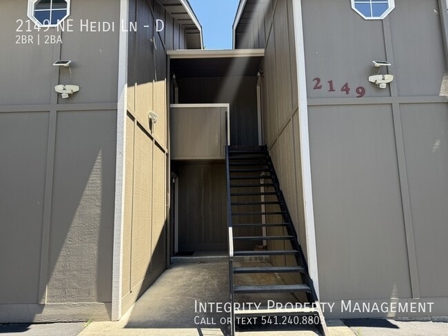 Building Photo - 2149 NW Heidi Ln Unit D