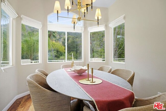 Photo - 718 Palisades Dr