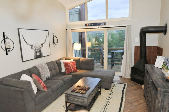 3 bedroom condo in Wildernest available June 1st!