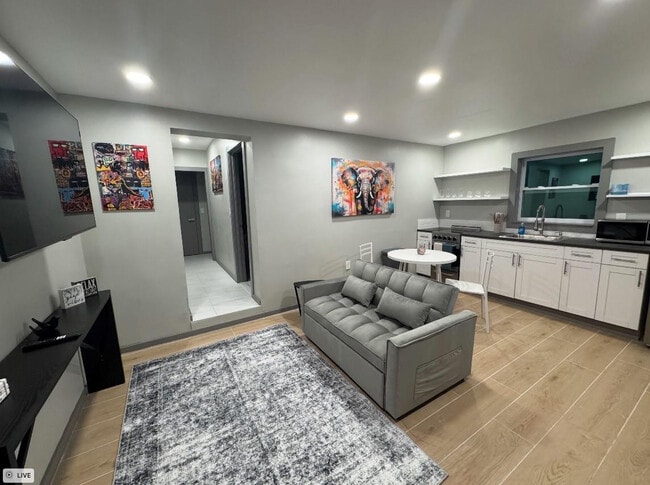 Building Photo - 824 S 20th Ave Unit 2