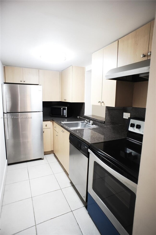 Photo - 1740 NW N River Dr Unit 323